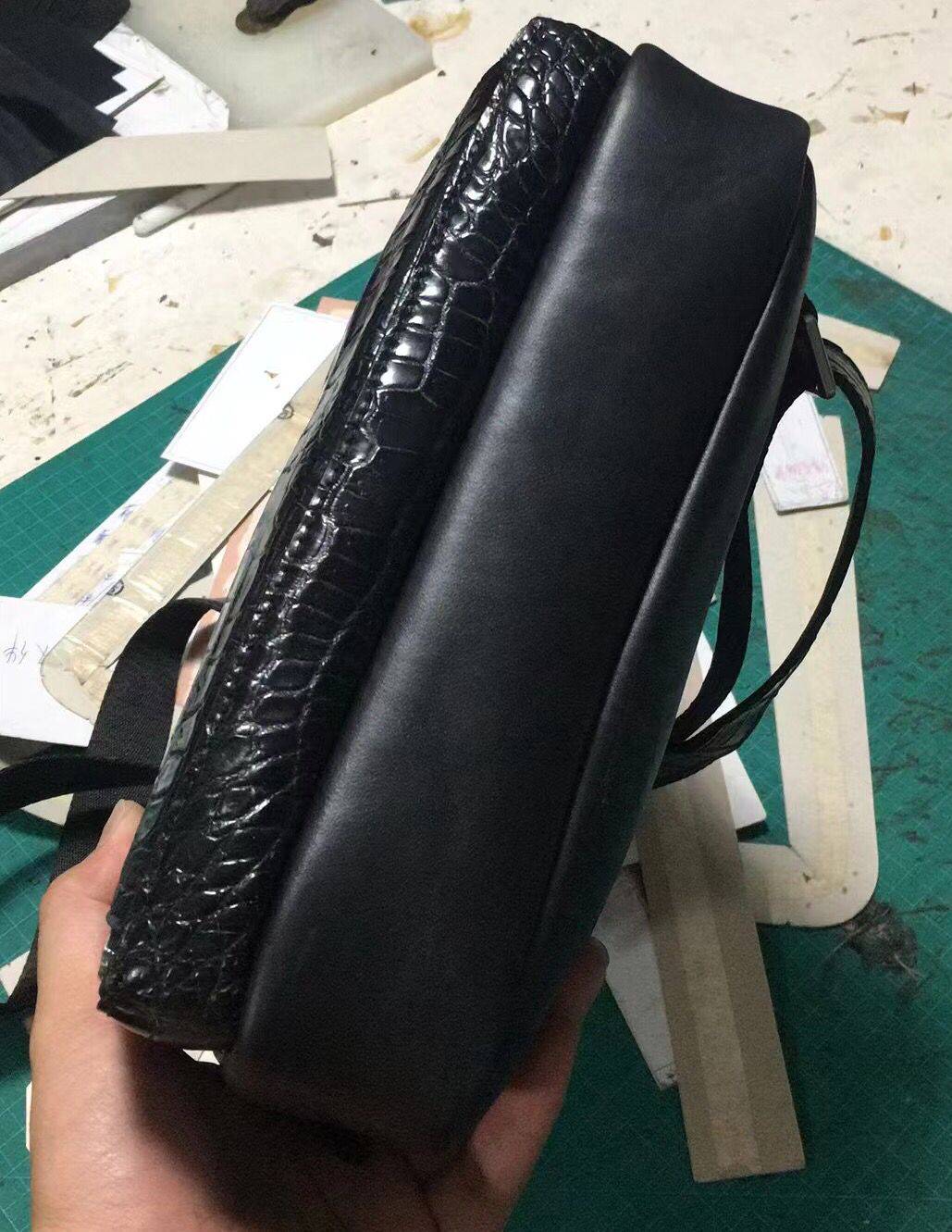 Mens Genuine Crocodile Leather Crossbody Shoulder Bag Casual Sling Chest Bag