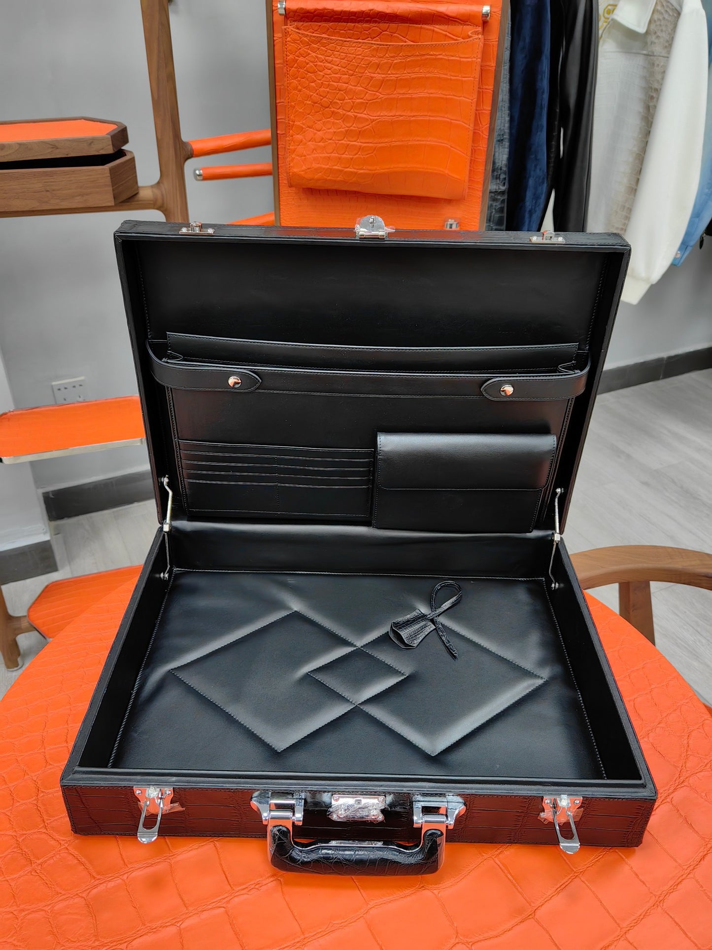 Men's Crocodile Leather Large Black Business Professional Attache Travel Case Black