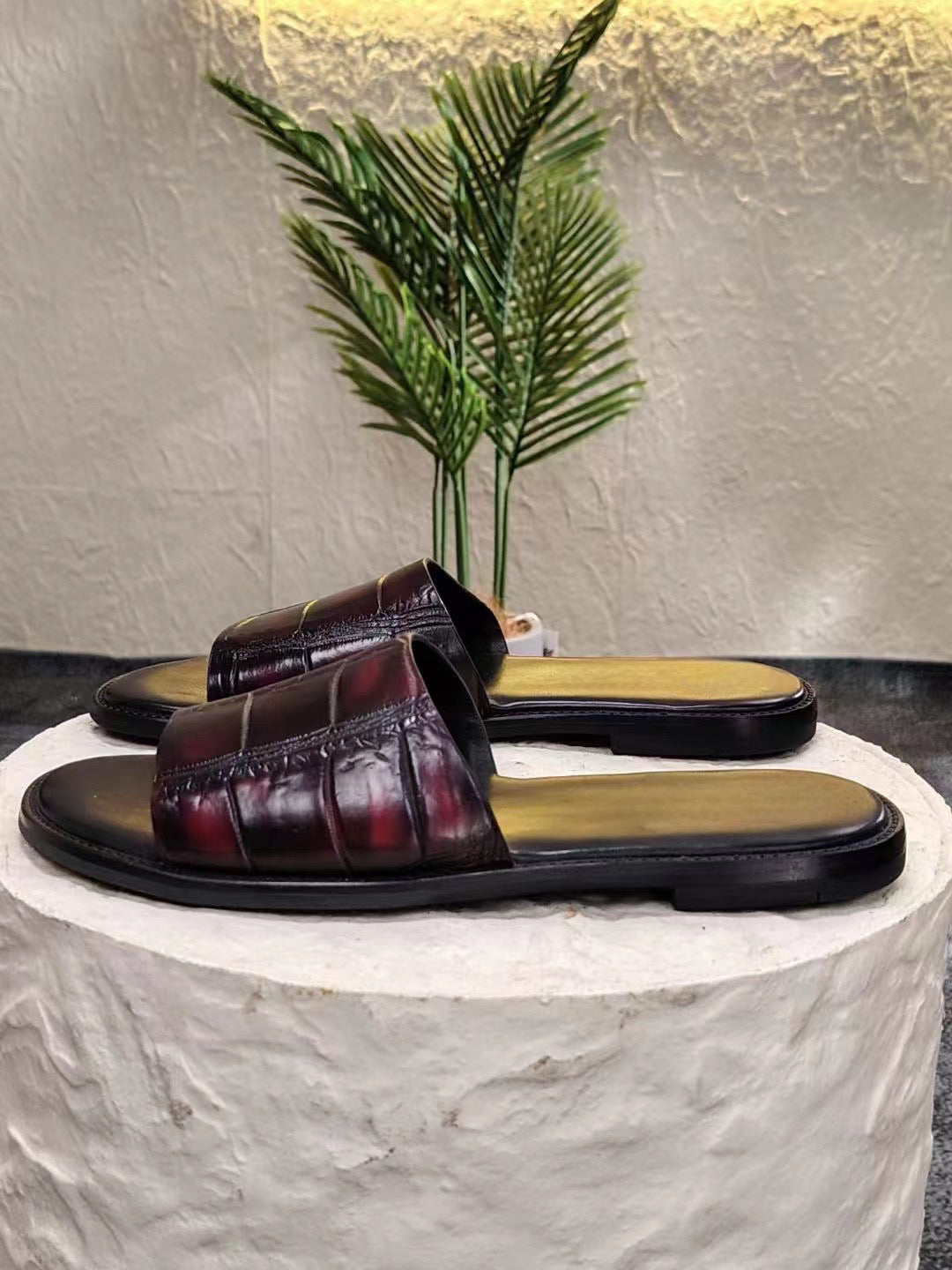 Men's Slipper , Vintage Crocodile Skin Leather Slipper