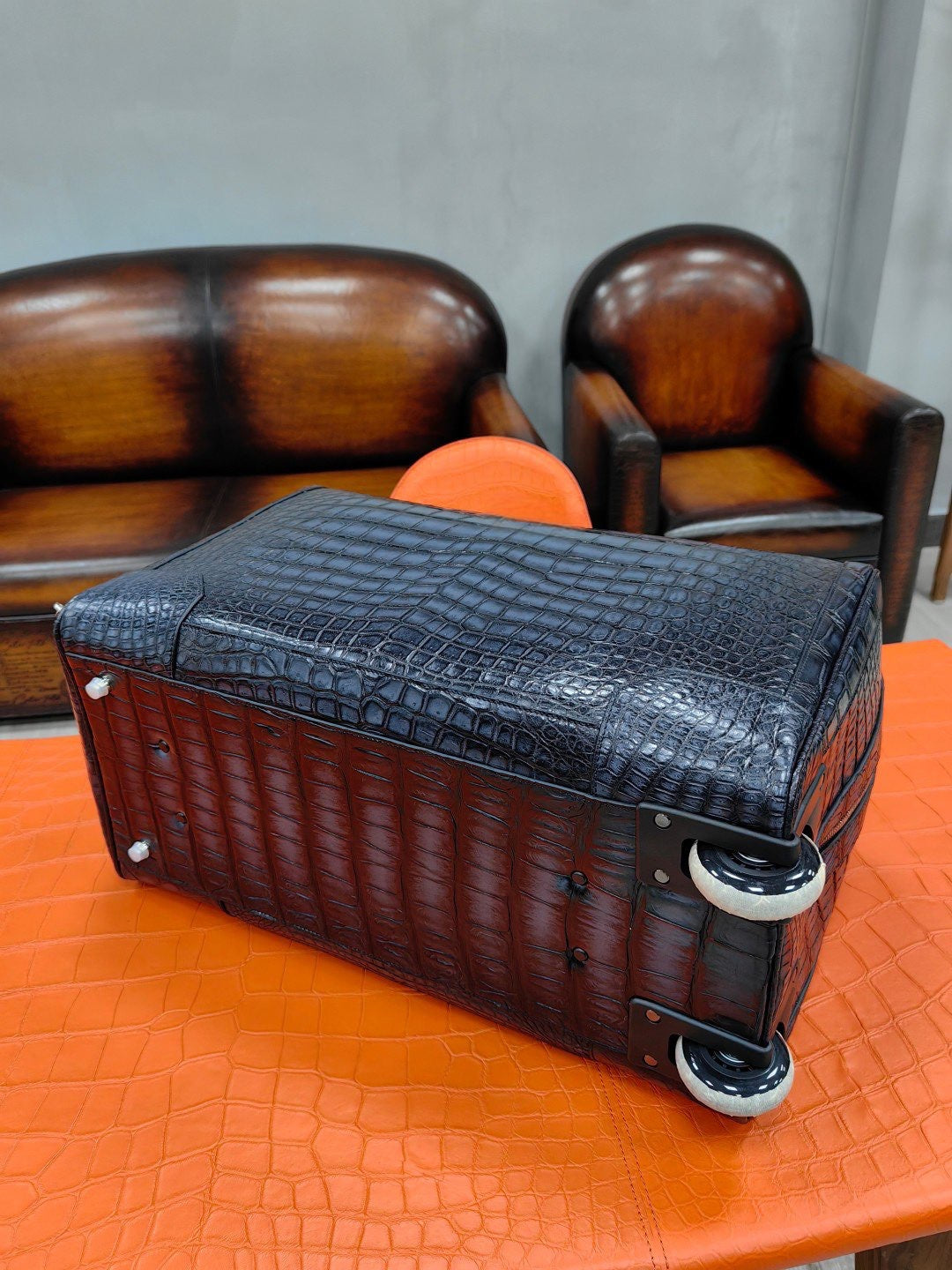 Unisex Genuine Crocodile Skin Leather Large Duffel Roller Handle Shoulder Business Travel Bag Vintage Grey