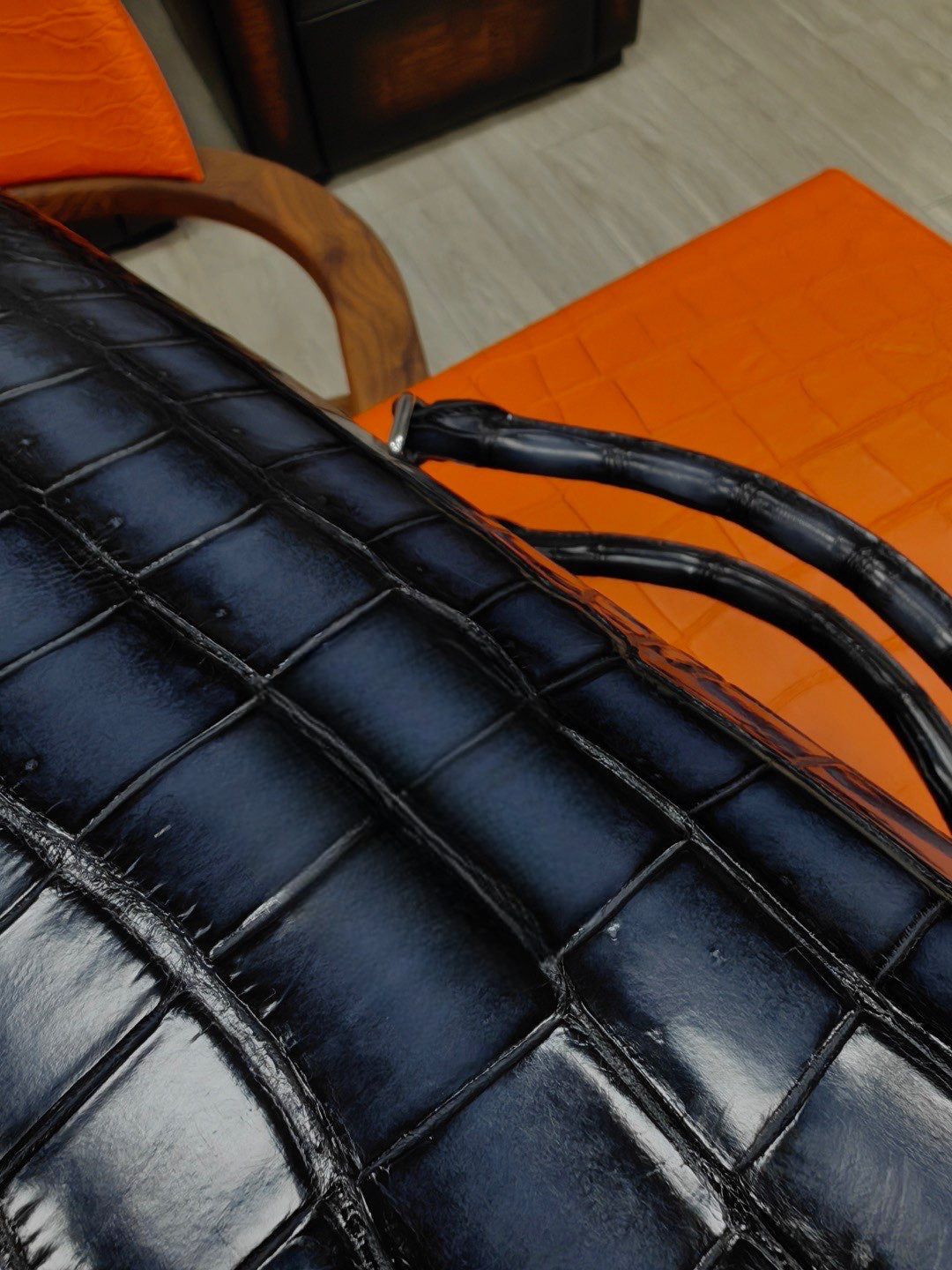 Unisex Genuine Crocodile Skin Leather Large Duffel Roller Handle Shoulder Business Travel Bag Vintage Grey