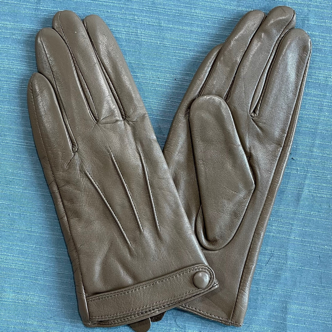 Women's Soft Goatskin Leather Fashion Snap Cuff Gloves