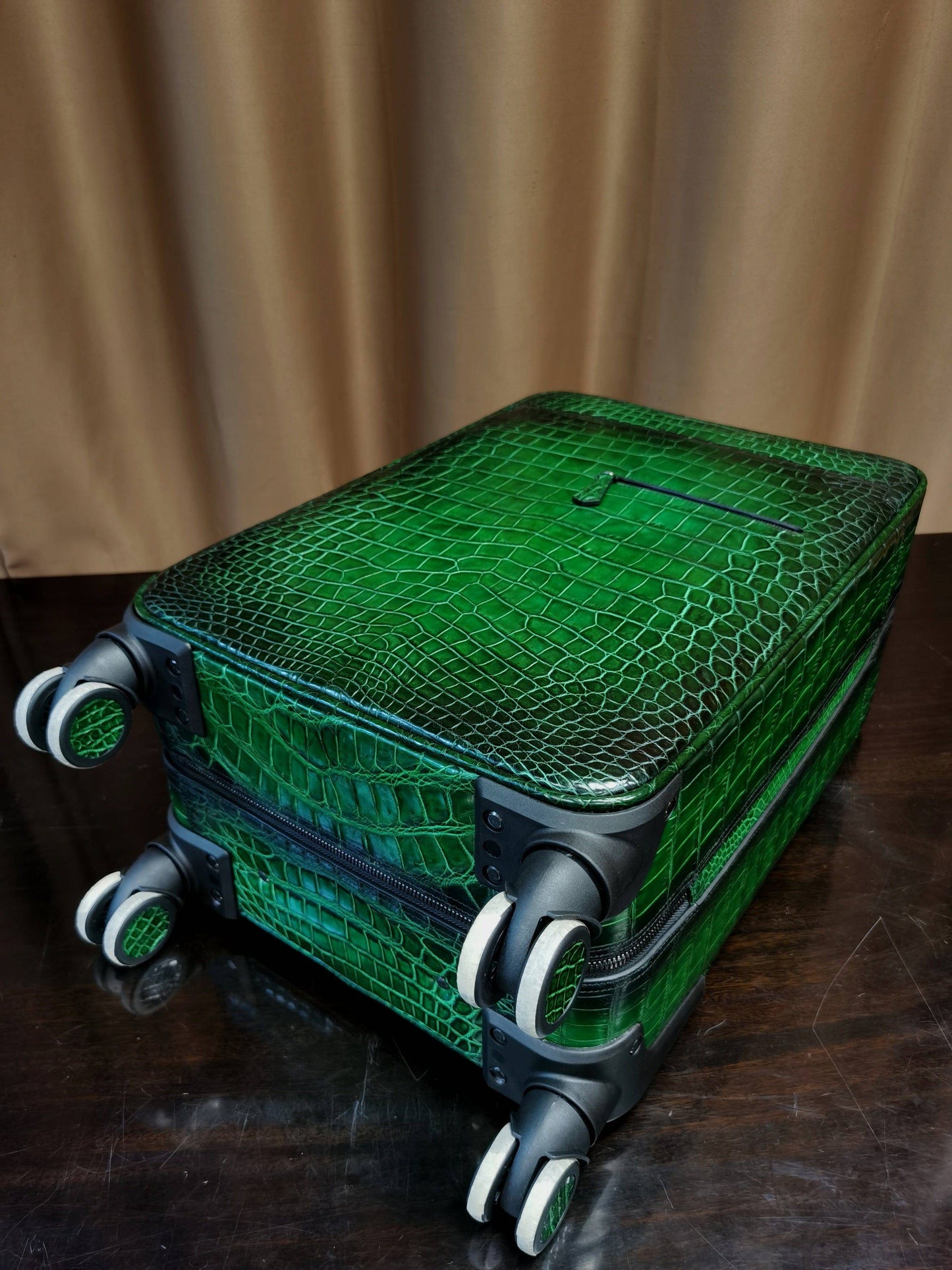 Retro Green Crocodile  Leather Trolley/Roll Aboard Suitcase Weekend/Travel Bag Trolley Case Universal Wheels 20-Inch